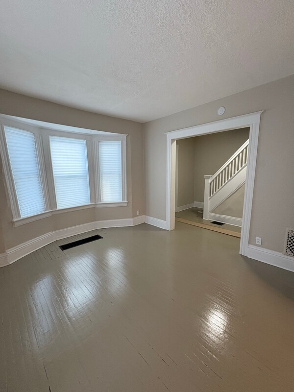 Building Photo - 146 Roycroft Dr