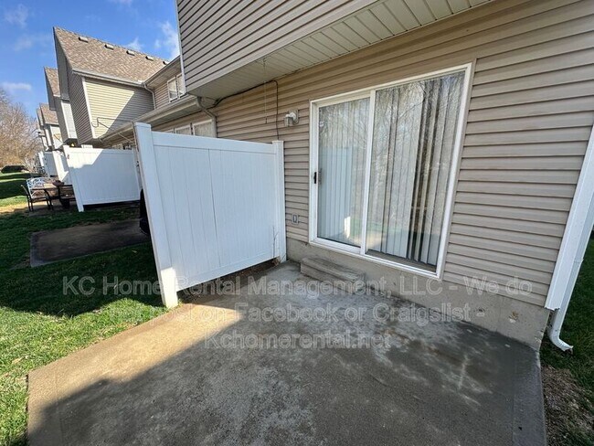 Building Photo - 8042 N Elmwood Ave