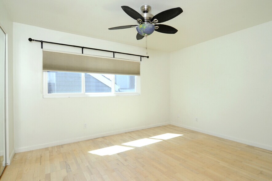 Building Photo - 519 E Providencia Ave