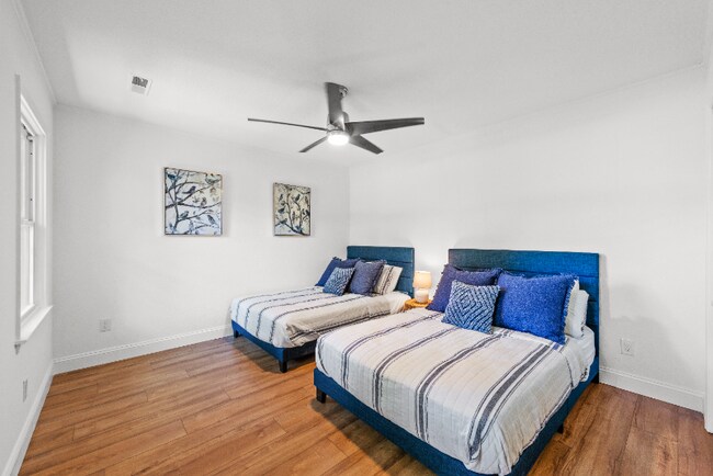 Building Photo - 405 11th St