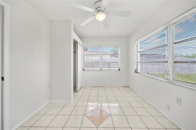 Building Photo - 8247 Saybrook Dr