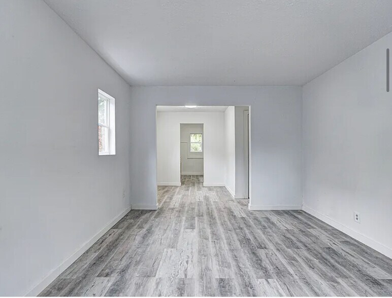 Building Photo - 734 N Arnolda Ave