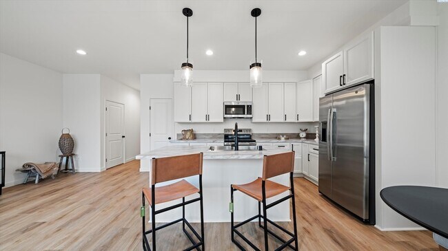 Building Photo - 3555 W 6th Pl