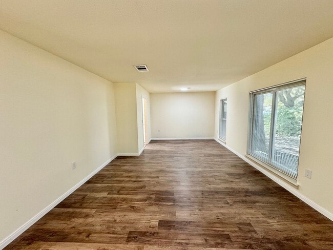 Building Photo - 5806 Misty Glen