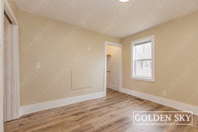 Building Photo - 240 S Main St