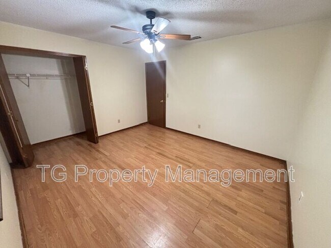 Building Photo - 11647 Fort Caroline Lakes Dr