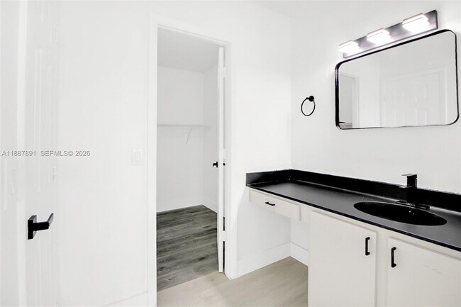 Building Photo - 14850 Naranja Lakes Blvd