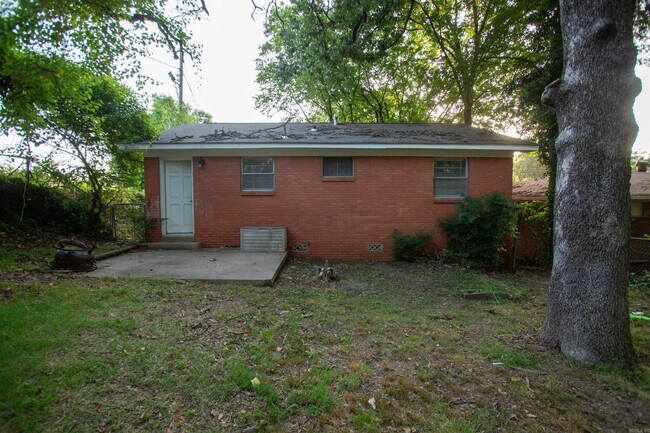 Building Photo - 123 N Jackson St