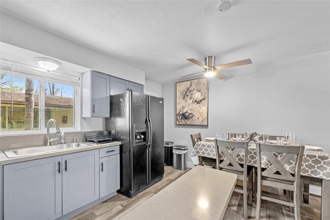 Building Photo - 1208 NE 5th Ave