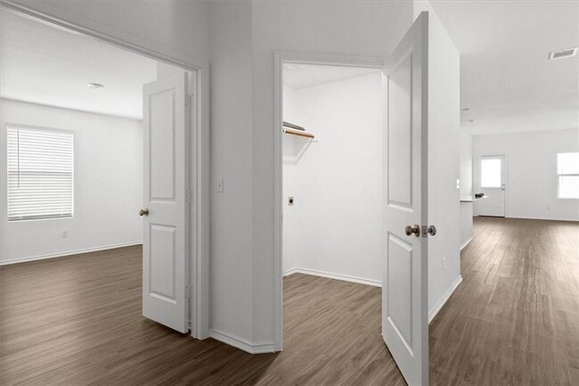 Building Photo - 325 Escondido Cir