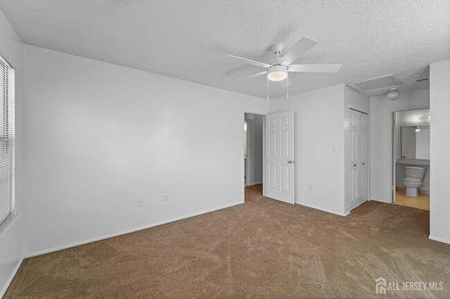 Building Photo - 194 Darwin Ln