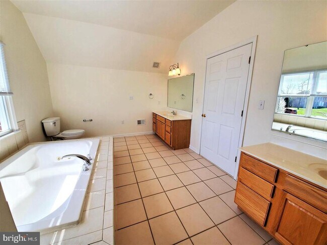 Building Photo - 11406 Fox Chase Ct