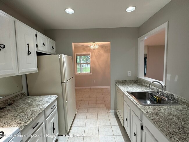 Building Photo - 143 Tanglewood Pl