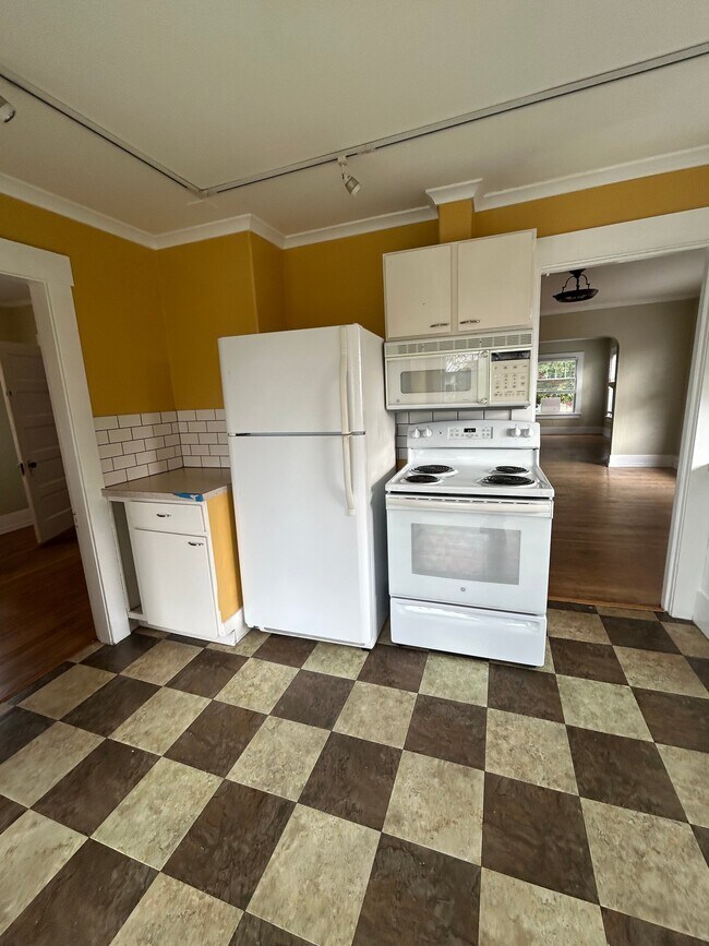 Building Photo - 2123 N 40th St