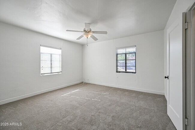 Building Photo - 844 E Windsor Ave