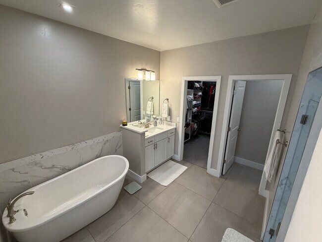 Building Photo - 7900 Tiburon Hills Drive NW