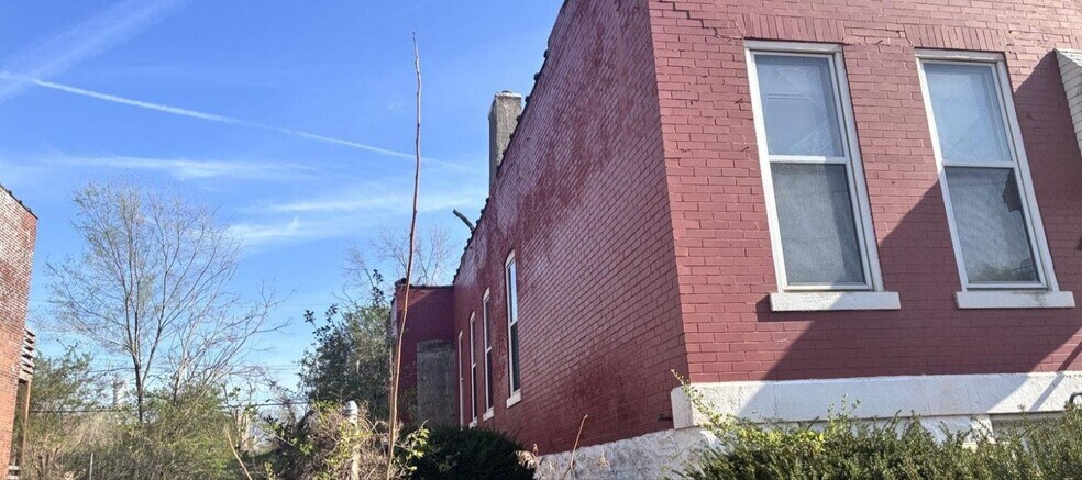 Building Photo - 2028 E Prairie Ave