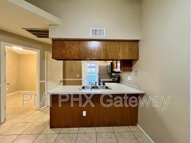 Building Photo - 170 E Guadalupe Rd