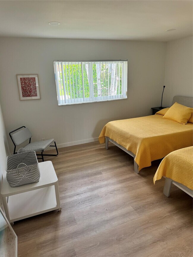 Building Photo - 2020 Coral Reef Dr