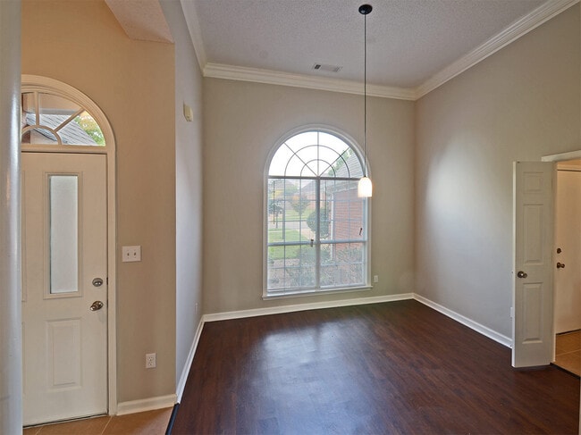 Building Photo - 4 bed, 2 bath near Shelby Dr and Hacks Cross