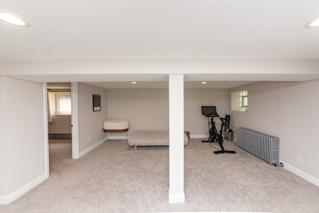 Building Photo - 426 S Elmwood Ave