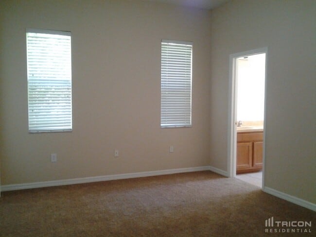 Building Photo - 35045 Meadow Reach Dr