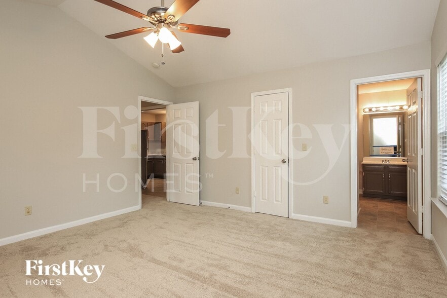 Building Photo - 4 Franklinwood Dr