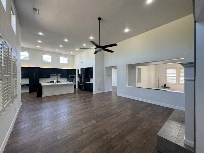 Building Photo - Welcome to the Quail Lake Gated Community!!!