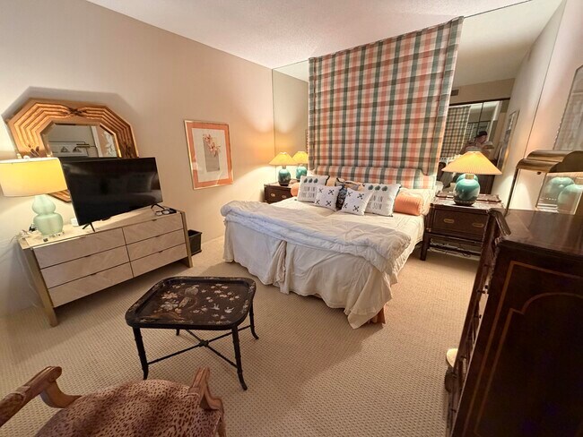 Building Photo - 714 Inverness Dr