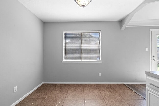 Building Photo - 3614 Lindenfield Dr