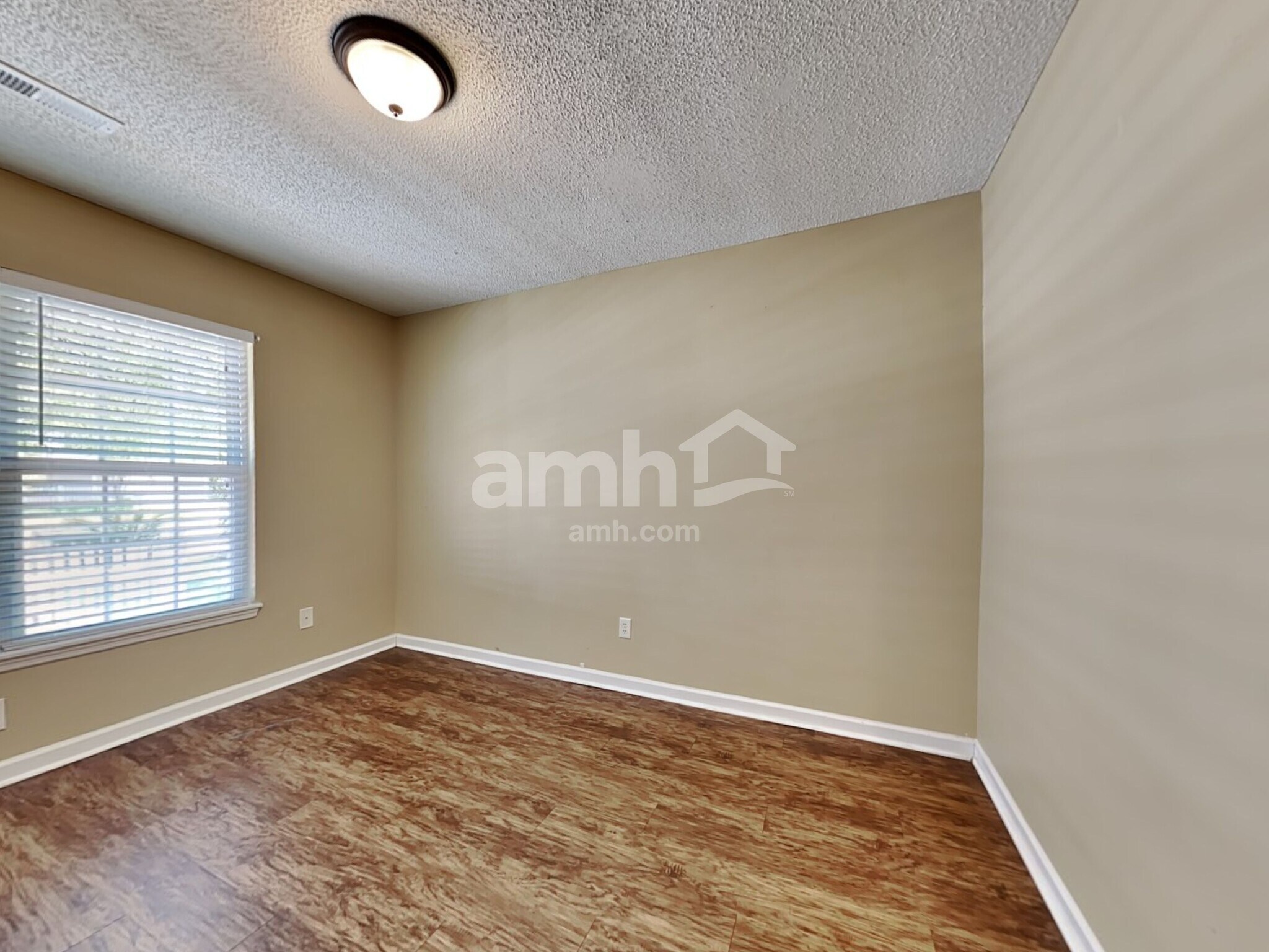 Building Photo - 132 Jupiter Ln