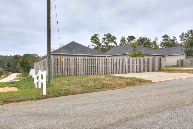 Building Photo - 3 Bedroom Ranch in Grovetown