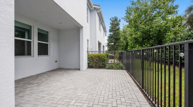 Building Photo - 16280 Oakview Dr