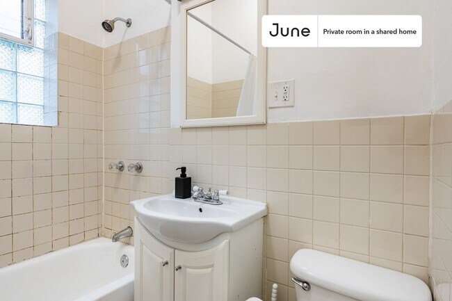 Building Photo - Room in Shared 3 bed/1 bath home