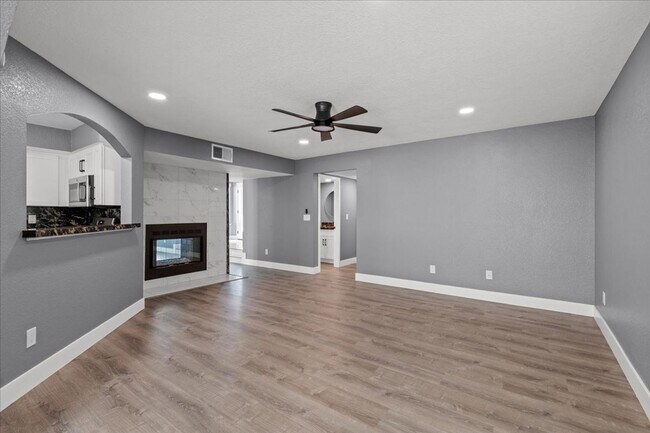 Building Photo - Contemporary 4bd Home with Expansive Spaces and Designer Details