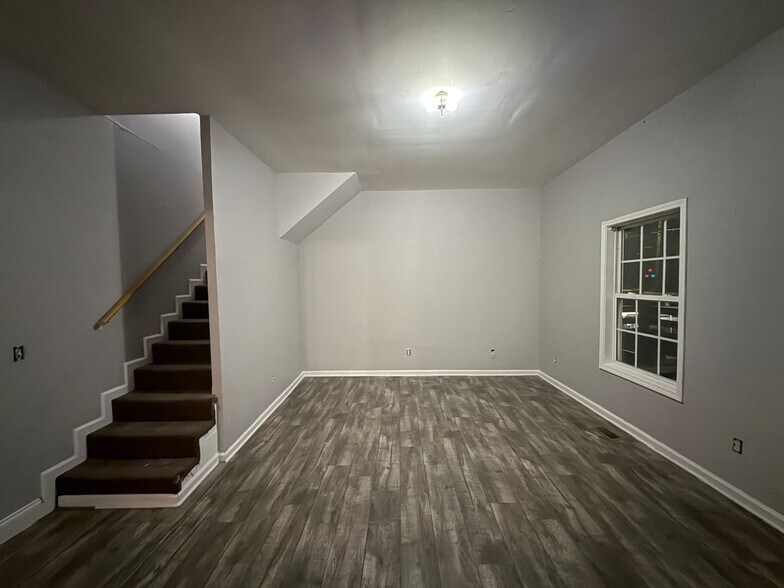 Building Photo - 615 5th Ave E