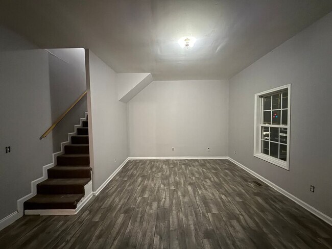 Building Photo - 615 5th Ave E
