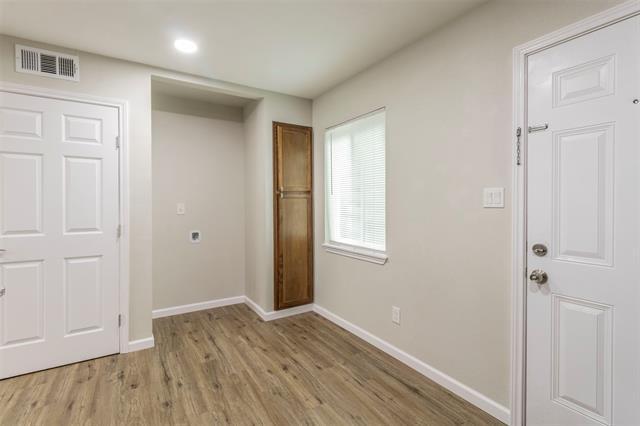 Building Photo - 4714 Old Benbrook Rd