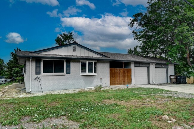 Building Photo - $2,700 - 3 Bed, 1 Bath Home in Arvada with...
