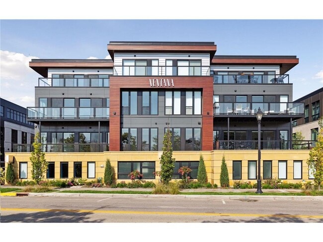 Building Photo - 253 Lake St E