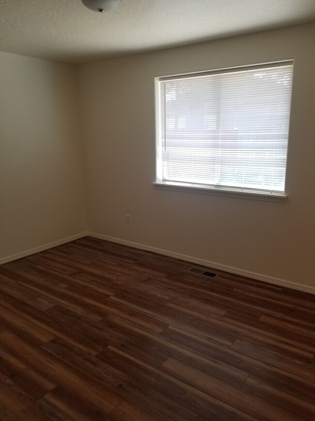 Building Photo - 16457 Cassidy Dr
