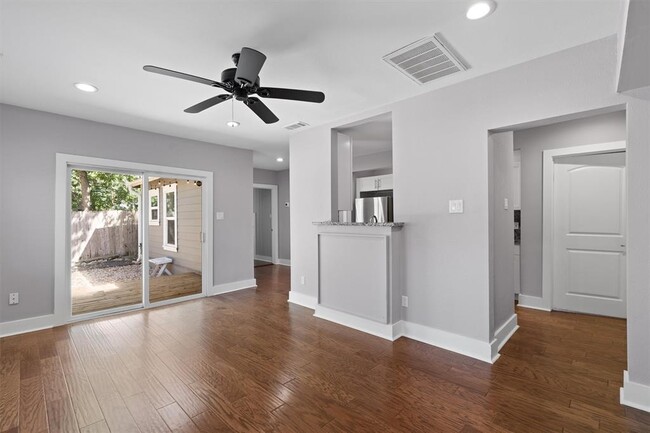 Building Photo - 2609 S 5th St