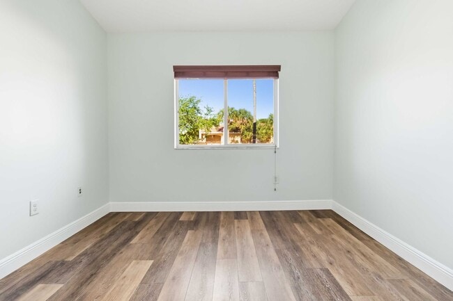 Building Photo - Beautiful Condo