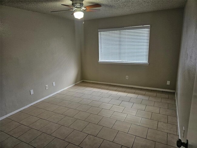 Building Photo - 10111 Wild Hollow Ln
