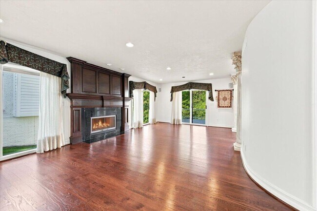 Building Photo - 6122 Trailwood Ln