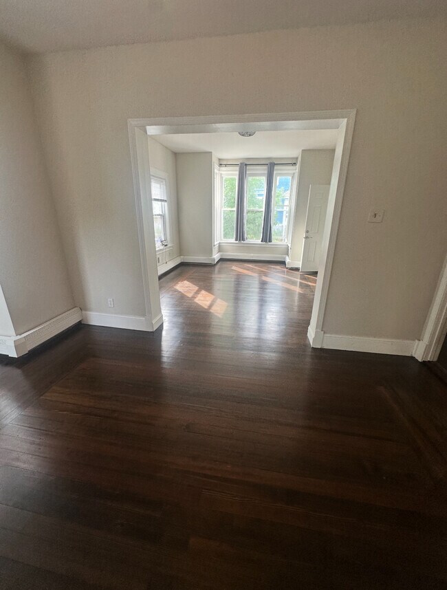 Building Photo - 113 Ring St