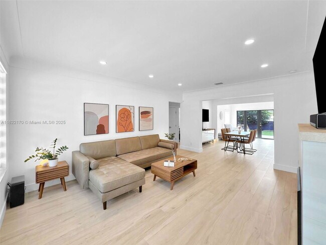 Building Photo - 130 SW 25th Rd