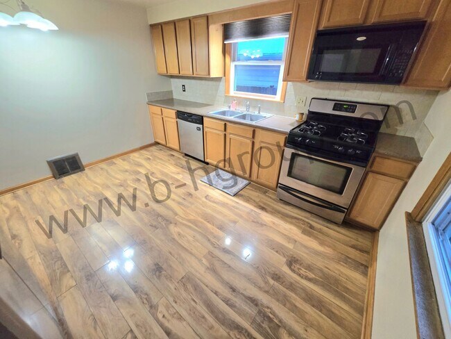 Building Photo - 5412 41st Ave