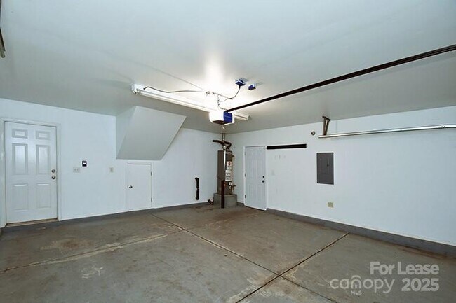 Building Photo - 129 Bosburg Dr