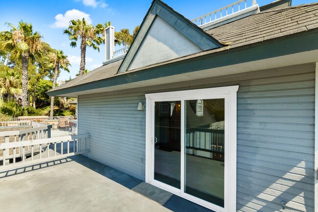 Building Photo - Coastal 1 bed 1 bath Available Now! 55+ Co...